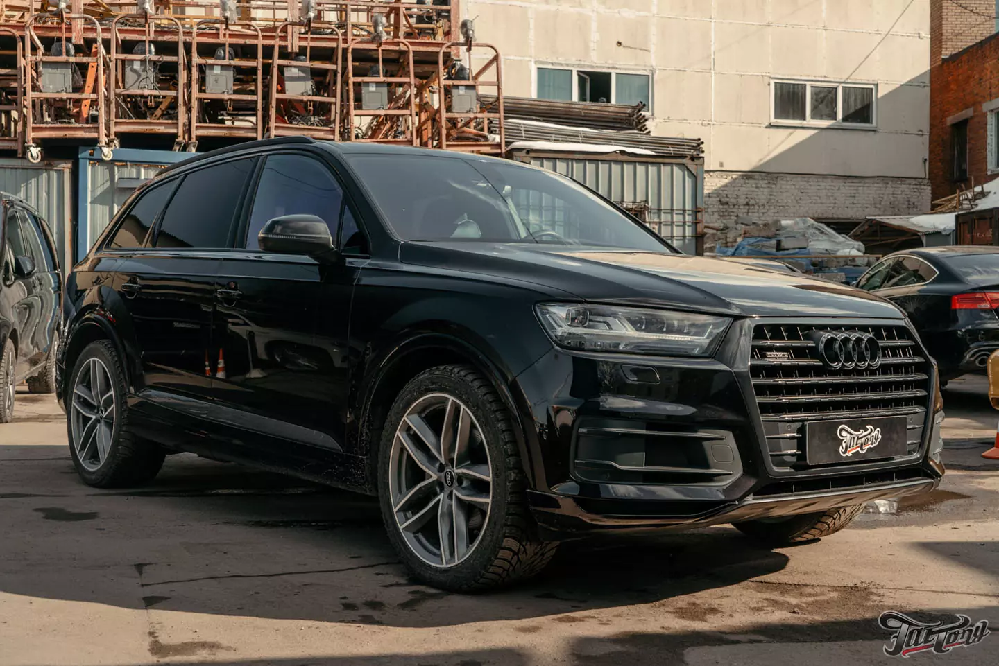 Окрас насадок выхлопа Audi Q7 в черный глянец